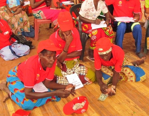 O projecto formou e treinou 38 grupos de poupanças comunitárias a nível dos distritos de Guijá, Mabalane, Mapai/Chicualacuala e Chigubo, alcançando 1.113 membros.