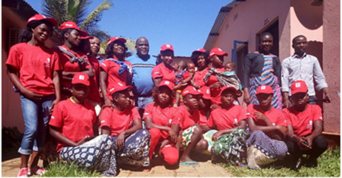 Family photo of Unguni project mentors in Morrumbala